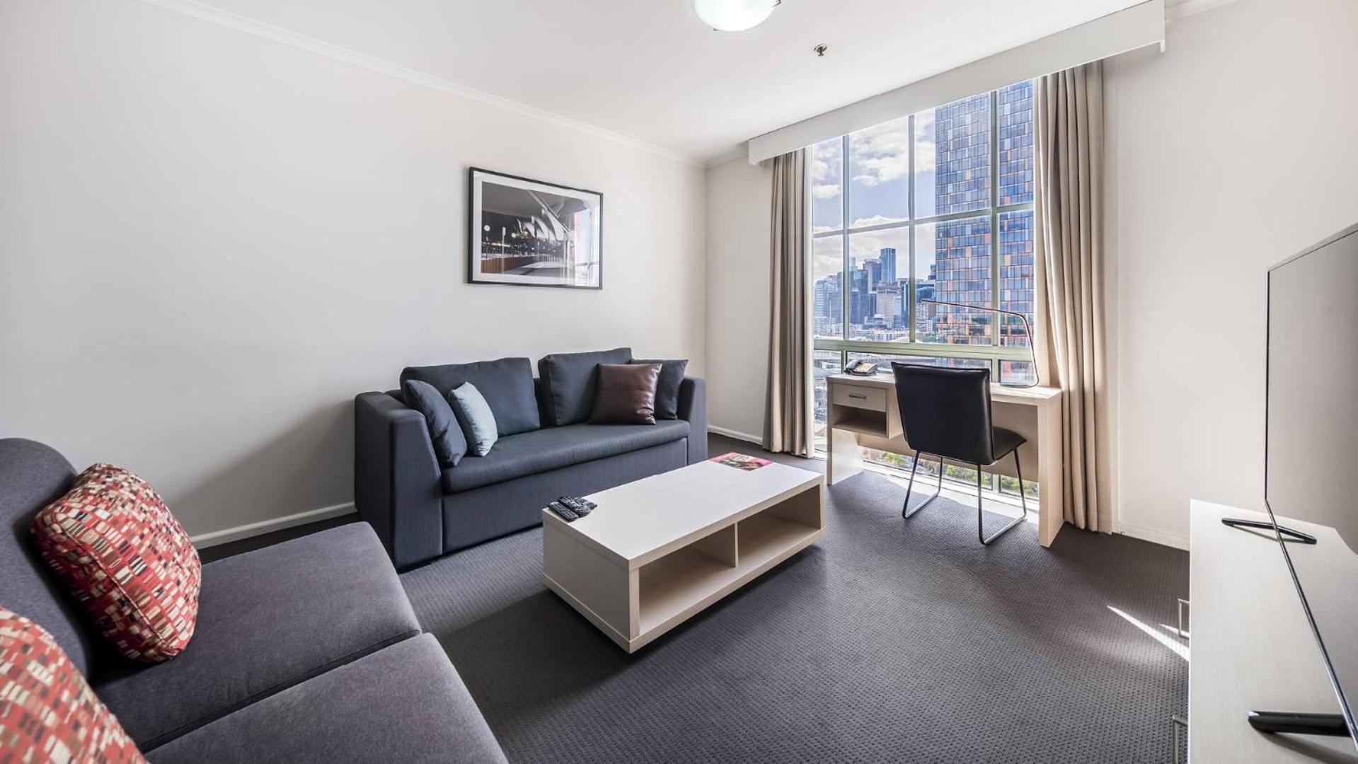 Two-Bedroom Two-Bathroom Apartment City Skyline View,1530796576:JPEG